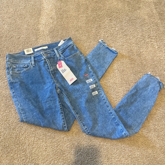 Levi's Denim - NWT Levi’s 710 Super Skinny Midrise jeans